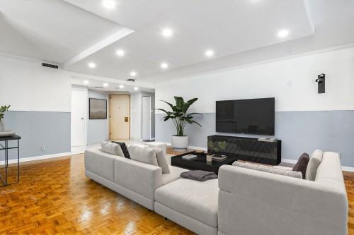 Living Room - 104-5700 Av. Rembrandt, Côte-Saint-Luc, QC - Indoor With Fireplace