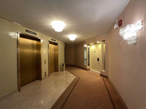 Elevator - 104-5700 Av. Rembrandt, Côte-Saint-Luc, QC - Indoor Photo Showing Other Room