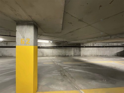 Parking - 104-5700 Av. Rembrandt, Côte-Saint-Luc, QC - 