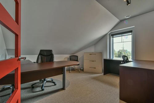 Bureau - C-237 Rue De St-Jovite, Mont-Tremblant, QC - Indoor Photo Showing Office