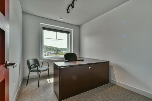 Bureau - C-237 Rue De St-Jovite, Mont-Tremblant, QC - Indoor Photo Showing Office