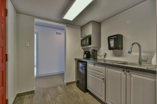 Cuisine - C-237 Rue De St-Jovite, Mont-Tremblant, QC - Indoor Photo Showing Kitchen