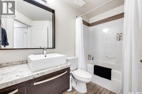 104 223 Evergreen Square, Saskatoon, SK - Indoor Photo Showing Bathroom