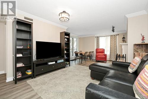 Living Room - 202 - 939 North River Road, Ottawa, ON - Indoor Photo Showing Living Room