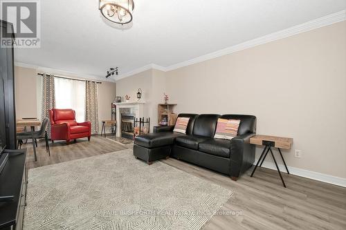 Living Room - 202 - 939 North River Road, Ottawa, ON - Indoor Photo Showing Living Room