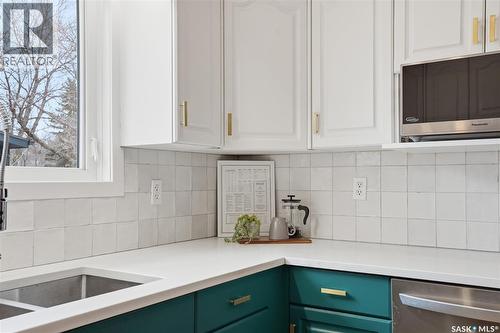 418 Pinehouse Drive, Saskatoon, SK - Indoor Photo Showing Kitchen