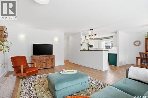 418 Pinehouse Drive, Saskatoon, SK - Indoor Photo Showing Living Room