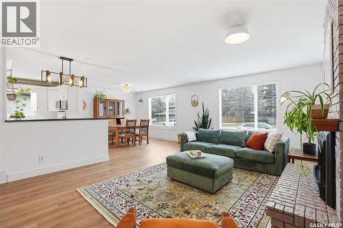 418 Pinehouse Drive, Saskatoon, SK - Indoor Photo Showing Living Room