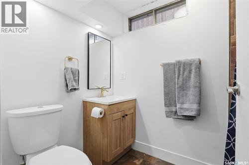 418 Pinehouse Drive, Saskatoon, SK - Indoor Photo Showing Bathroom