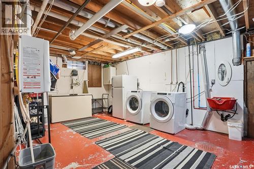 418 Pinehouse Drive, Saskatoon, SK - Indoor Photo Showing Laundry Room