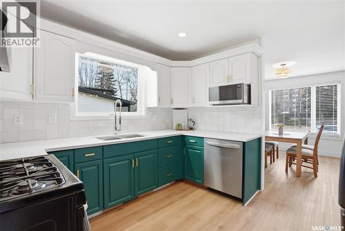 418 Pinehouse Drive, Saskatoon, SK - Indoor Photo Showing Kitchen With Double Sink