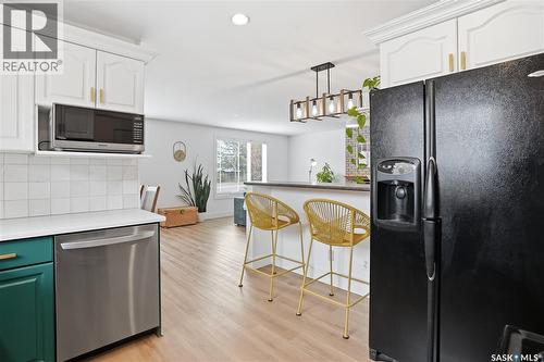 418 Pinehouse Drive, Saskatoon, SK - Indoor Photo Showing Kitchen