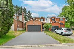 4 LAWNVIEW COURT  Brampton, ON L7G 1T4