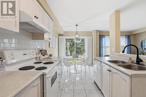 38 - 2665 Thomas Street, Mississauga (Central Erin Mills), ON - Indoor Photo Showing Kitchen With Double Sink