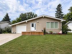 66 3rd Street SE  Carman, MB R0G 0J0