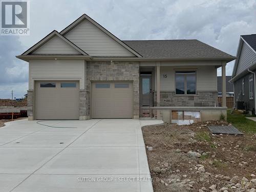 15 LOIS COURT  Lambton Shores (Grand Bend), ON N0M 1T0