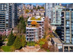 208 135 W 2ND STREET  North Vancouver, BC V7M 0C5