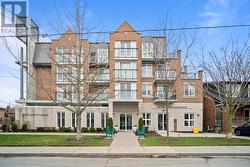 201 - 645 MILLWOOD ROAD Toronto, ON M4S 1L1