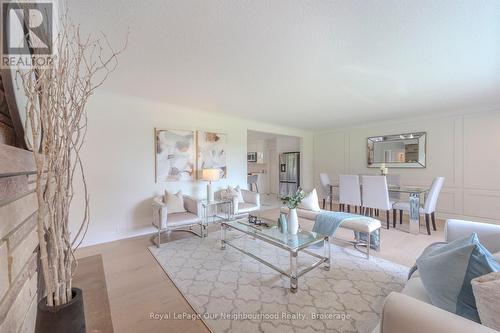 1253 Melton Drive, Mississauga, ON - Indoor Photo Showing Living Room