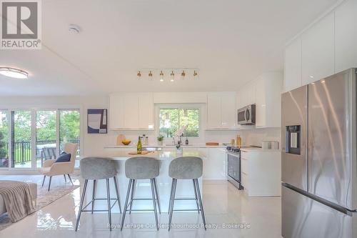 1253 Melton Drive, Mississauga, ON - Indoor Photo Showing Kitchen With Upgraded Kitchen
