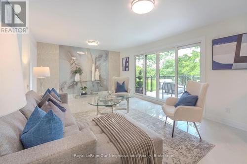 1253 Melton Drive, Mississauga, ON - Indoor Photo Showing Living Room
