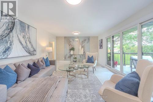 1253 Melton Drive, Mississauga, ON - Indoor Photo Showing Living Room