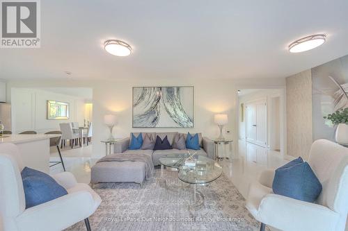 1253 Melton Drive, Mississauga, ON - Indoor Photo Showing Living Room