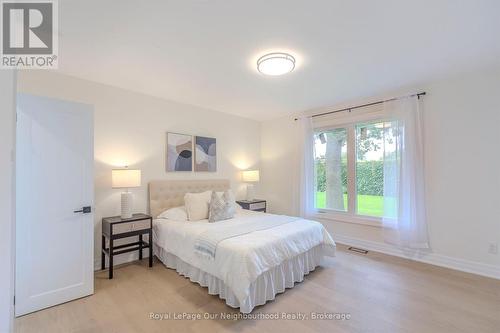 1253 Melton Drive, Mississauga, ON - Indoor Photo Showing Bedroom
