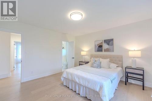 1253 Melton Drive, Mississauga, ON - Indoor Photo Showing Bedroom