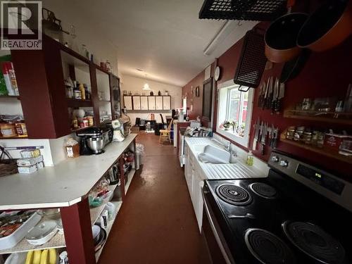 6479 Sutherland Ave, Powell River, BC - Indoor Photo Showing Kitchen