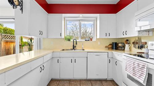 2107 Ash Street, Creston, BC - Indoor Photo Showing Kitchen With Double Sink
