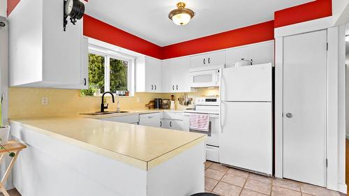 2107 Ash Street, Creston, BC - Indoor Photo Showing Kitchen With Double Sink