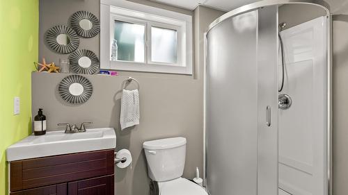 2107 Ash Street, Creston, BC - Indoor Photo Showing Bathroom