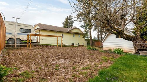 2107 Ash Street, Creston, BC - Outdoor