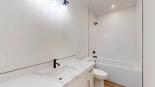 427 Wildstone Close, Cranbrook, BC - Indoor Photo Showing Bathroom