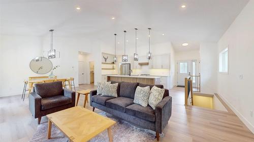 427 Wildstone Close, Cranbrook, BC - Indoor Photo Showing Living Room