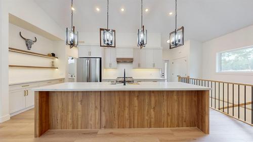 427 Wildstone Close, Cranbrook, BC - Indoor Photo Showing Kitchen With Upgraded Kitchen