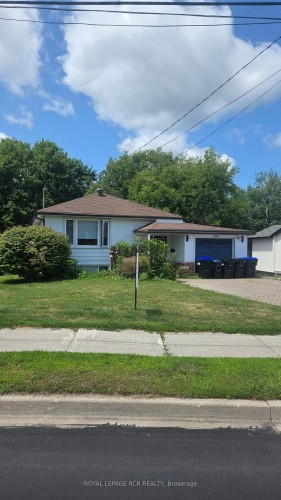 254 Simcoe Road  Bradford West Gwillimbury, ON L3Z 1Y9