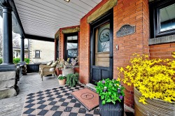 58 Tyler Street  Aurora, ON L4G 2N2