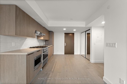 213-160 Kingsway Crescent, Toronto, ON - Indoor Photo Showing Kitchen