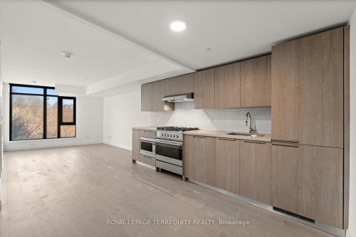 213-160 Kingsway Crescent, Toronto, ON - Indoor Photo Showing Kitchen