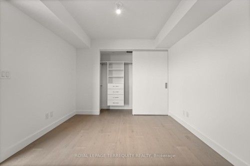 213-160 Kingsway Crescent, Toronto, ON - Indoor Photo Showing Other Room