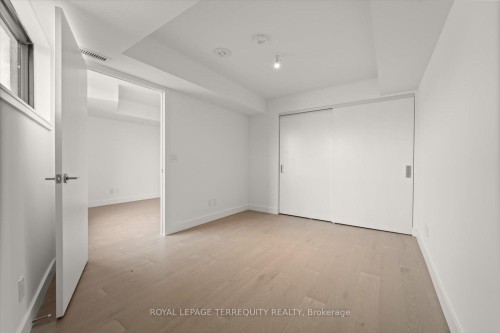 213-160 Kingsway Crescent, Toronto, ON - Indoor Photo Showing Other Room