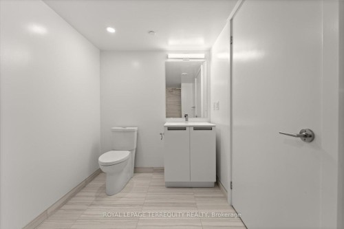 213-160 Kingsway Crescent, Toronto, ON - Indoor Photo Showing Bathroom