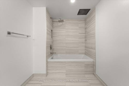 213-160 Kingsway Crescent, Toronto, ON - Indoor Photo Showing Bathroom