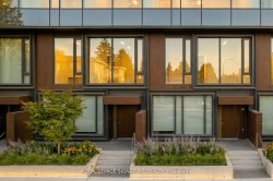 104 (TH4)-448 Burnhamthorpe Road W Mississauga, ON L5B 0R4