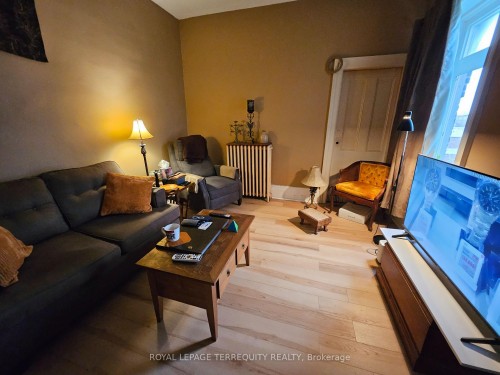 51 Nassau Street, Oshawa, ON - Indoor Photo Showing Living Room