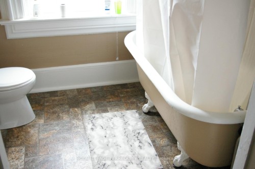 51 Nassau Street, Oshawa, ON - Indoor Photo Showing Bathroom
