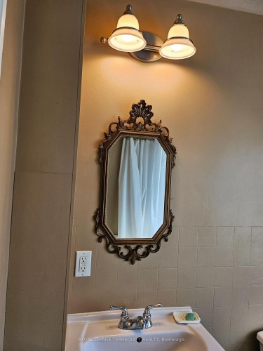 51 Nassau Street, Oshawa, ON - Indoor Photo Showing Bathroom