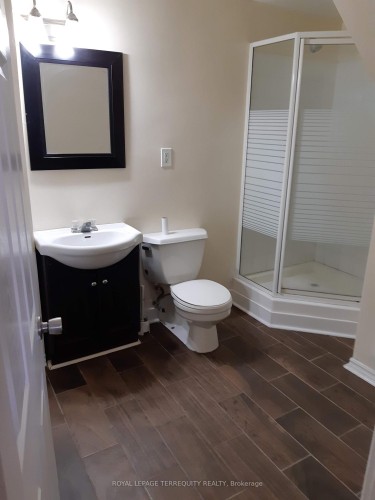 51 Nassau Street, Oshawa, ON - Indoor Photo Showing Bathroom